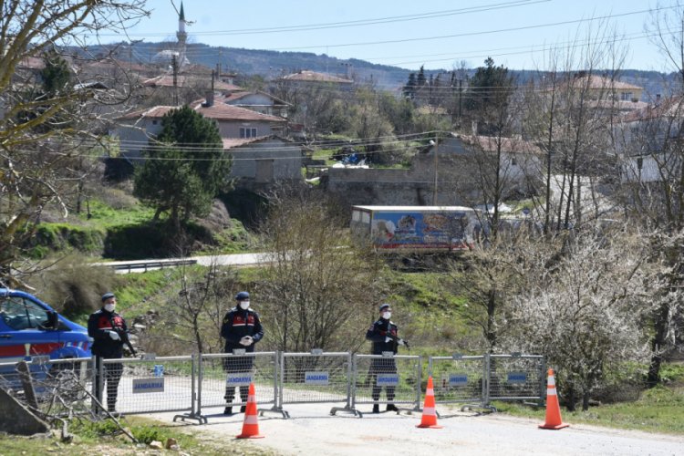 Koranavir&uuml;s karantinasına alınan k&ouml;yde sıkı &ouml;nlemler