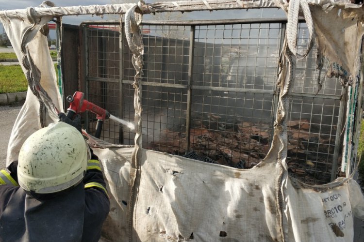 Samsun'da seyir halindeki kamyonette yangın çıktı - Güncel ...