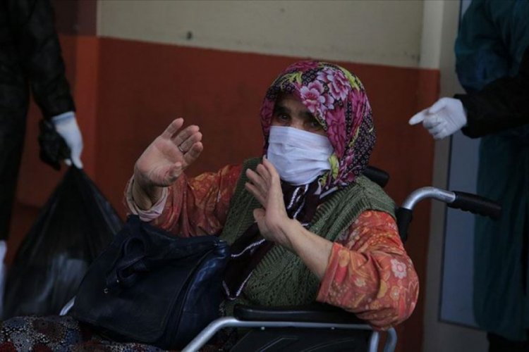Oğlunu kaybettiği koronavir&uuml;sten 83 yaşında kurtuldu