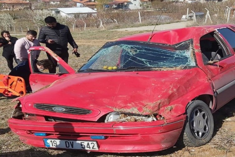 Virajı alamayan otomobil takla attı