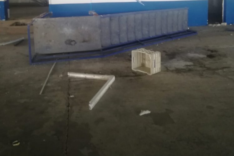 Mersin'de bir iş&ccedil;inin &uuml;zerine emir merdiven d&uuml;şt&uuml;
