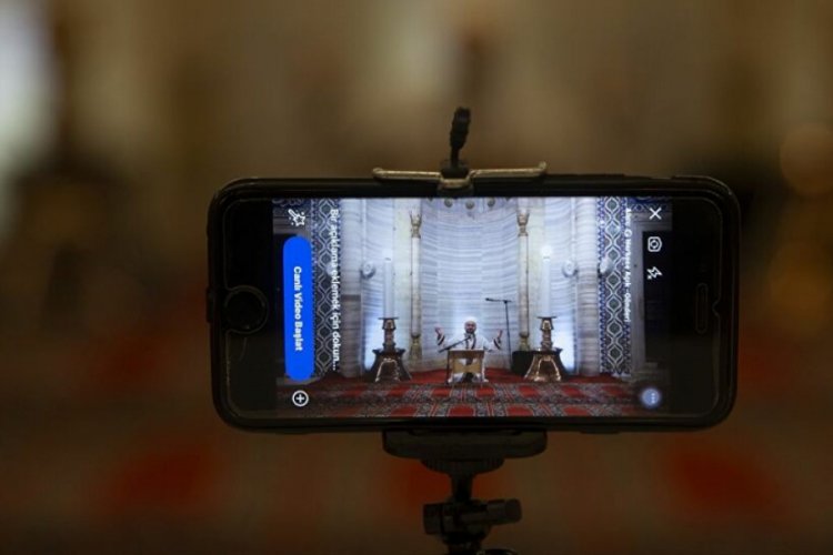 Selimiye'deki kandil programı sosyal medyadan canlı yayınlandı