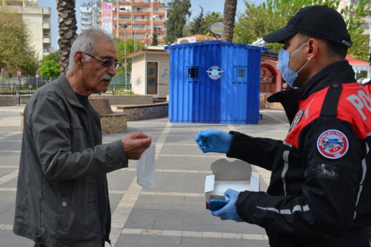 Polisten 'sosyal mesafe' uyarısı