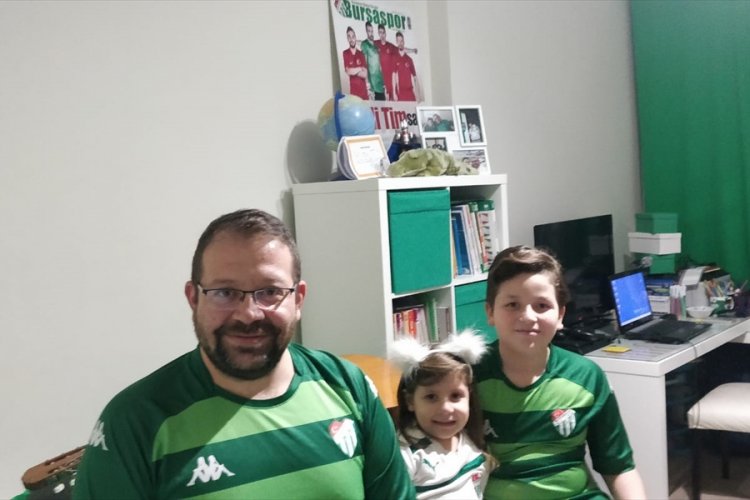 Bursaspor taraftarı trib&uuml;n coşkusunu evlere taşıdı!