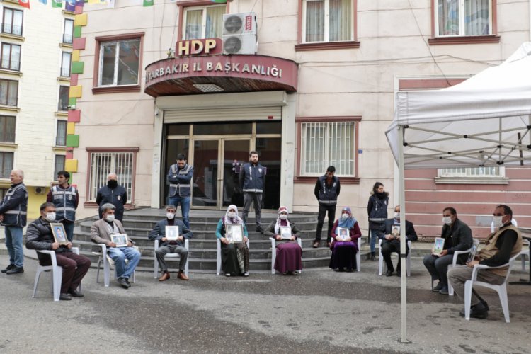 HDP &ouml;n&uuml;ndeki eylemde 219'uncu g&uuml;n