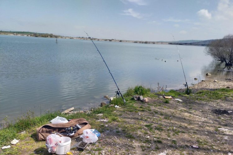 Bursa'da baraj kenarında balık tutup piknik yapan iki kişiye ceza kesildi