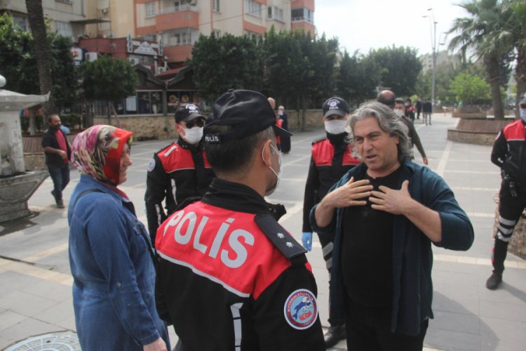 Maske takmayı itiraz eden vatandaş: Bu vir&uuml;s bir siyonist oyunu