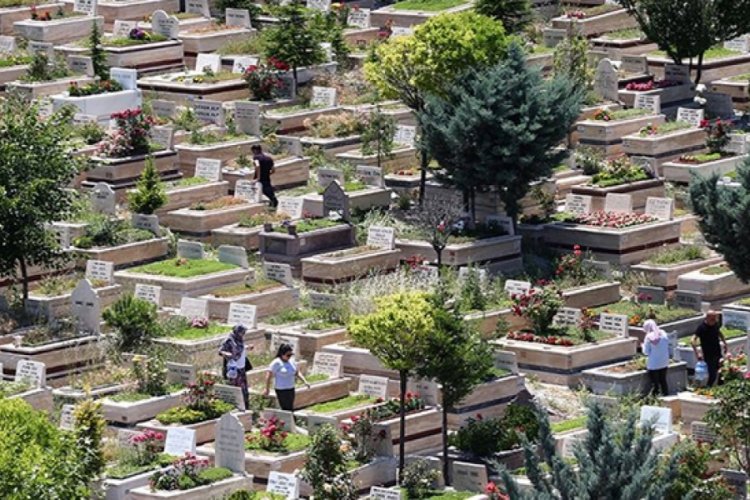 Ankara'da mezarlıklar ziyarete kapatıldı
