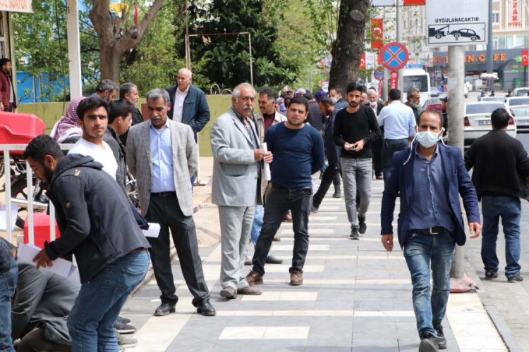 Şanlıurfa'da tarım iş&ccedil;ileri izin sırasına girdi