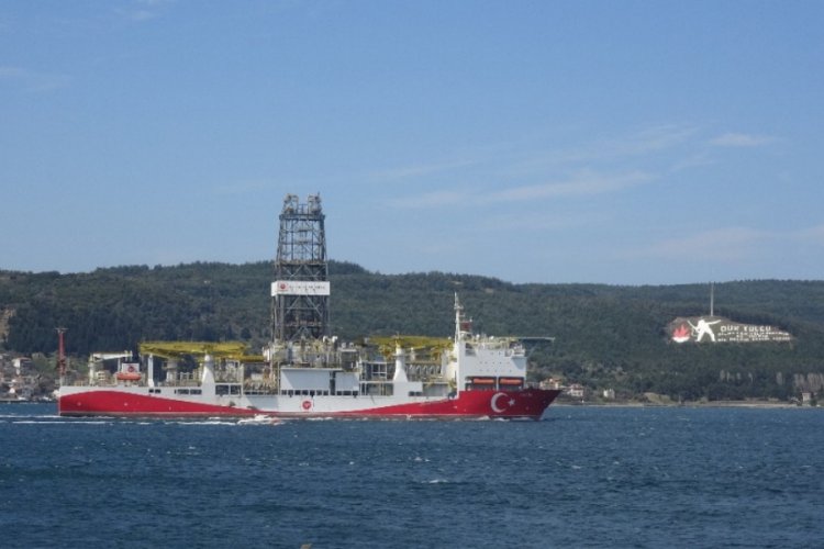 Fatih sondaj gemisi &Ccedil;anakkale Boğazı'ndan ge&ccedil;ti