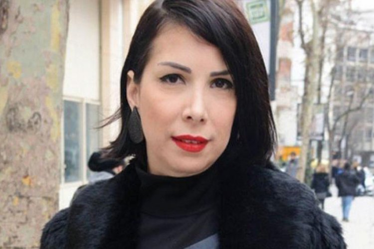 13 yıl &ouml;nceki klibinde yastıktan elbise yapmış