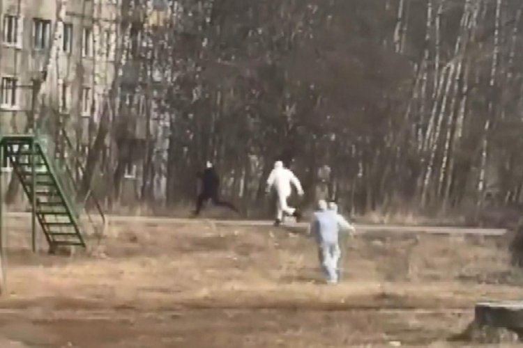 Koronavir&uuml;sl&uuml; hasta ka&ccedil;tı, sağlık &ccedil;alışanları kovaladı