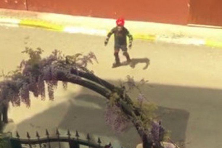 Patenci gen&ccedil;ler polis sirenini duyunca ka&ccedil;tı