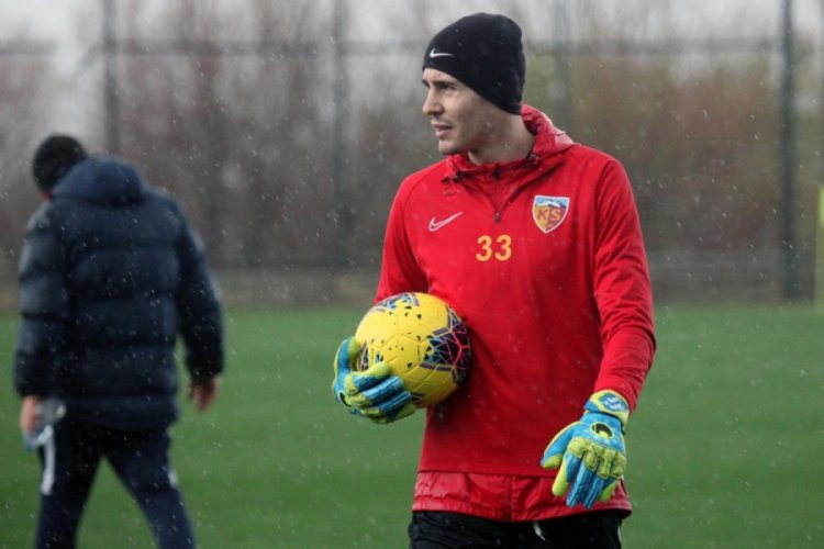 Kayserispor kalecisi Lung: "Futbolu &ouml;zledim"