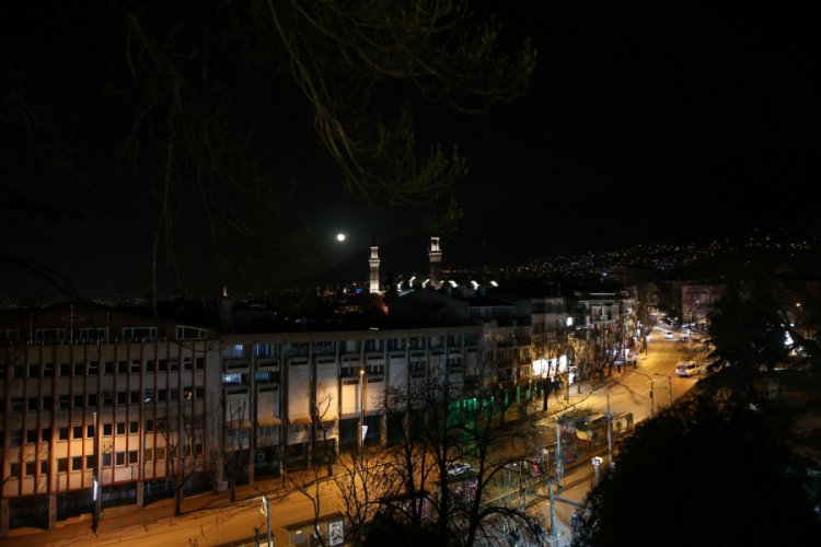 Bursa'da 'S&uuml;per Ay' b&ouml;yle g&ouml;r&uuml;nt&uuml;lendi