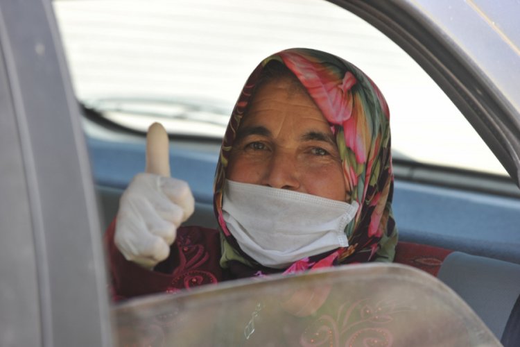 Bursa'da koronavirüsü yenen kadın: İçim yanıyor, dışım donuyordu