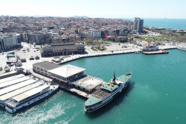 Korona nedeniyle boş kalan Kadık&ouml;y Meydanı havadan g&ouml;r&uuml;nt&uuml;lendi