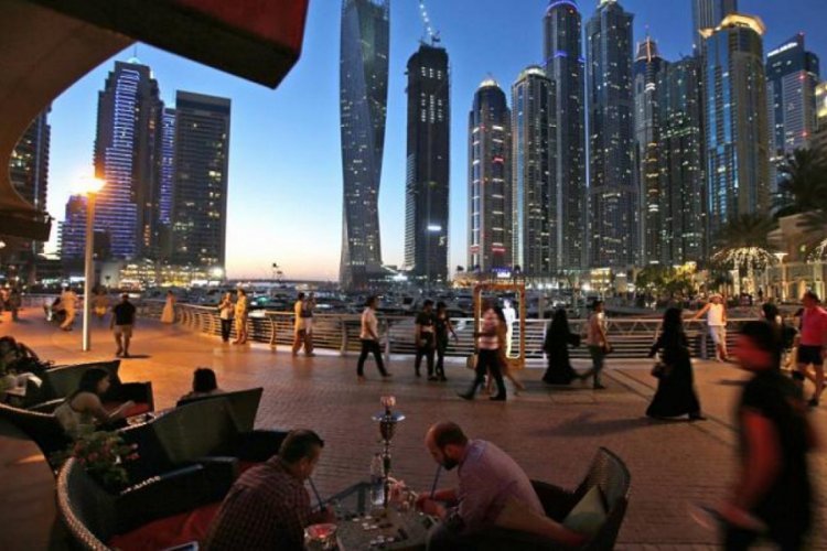 Covid 19 salgını sebebiyle Dubai'de evlere alkol siparişi başladı