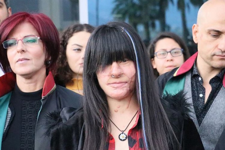 Asitli saldırıya uğrayan Berfin &Ouml;zek şikayetinden vazge&ccedil;ti