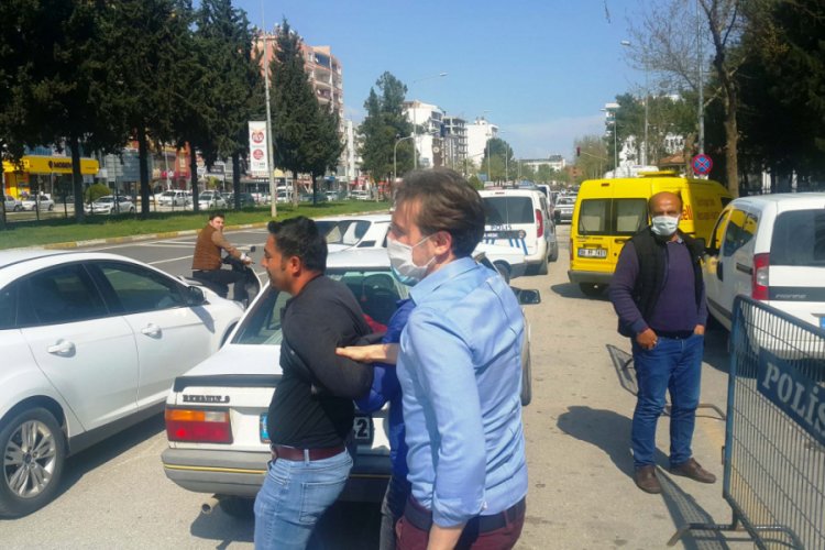 Yazılan cezaya tepki g&ouml;sterince g&ouml;zaltına alındı
