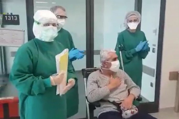 Bursa'da yoğun bakımdaydı, vir&uuml;s&uuml; yendi alkışlarla taburcu oldu
