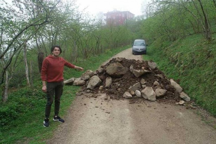 Şehre giden alternatif yollar, moloz d&ouml;k&uuml;lerek kapatıldı
