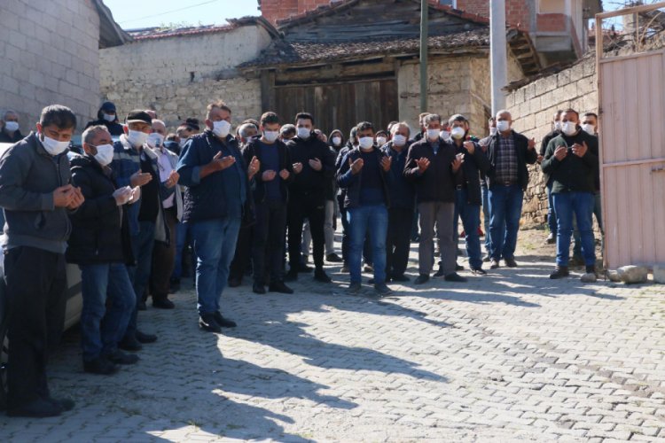 Par&ccedil;alanmış cesedi bulunan &Ouml;zcan Eren toprağa verildi