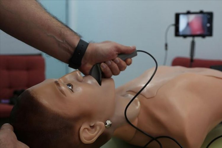 Sağlık &ccedil;alışanlarını korumak i&ccedil;in 'video laringoskop' cihazı geliştirildi