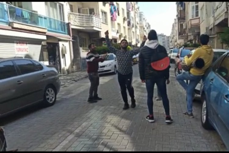 Darbuka &ccedil;alarak para toplayan 5 kişiye ceza