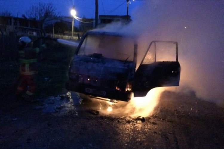 Balıkesir'de sigara izmariti kamyoneti yaktı