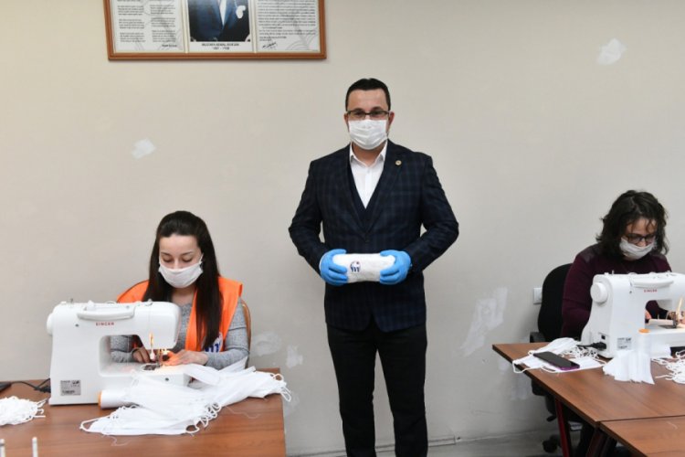 Bursa Mustafakemalpaşa Belediyesi ilk etapta 20 bin maske üretip ücretsiz dağıtacak