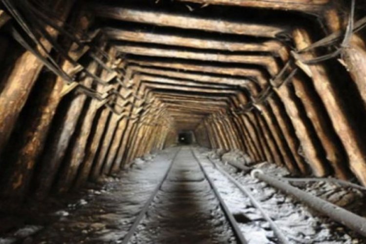 İran'da toprak kayması sonucu tünel çöktü