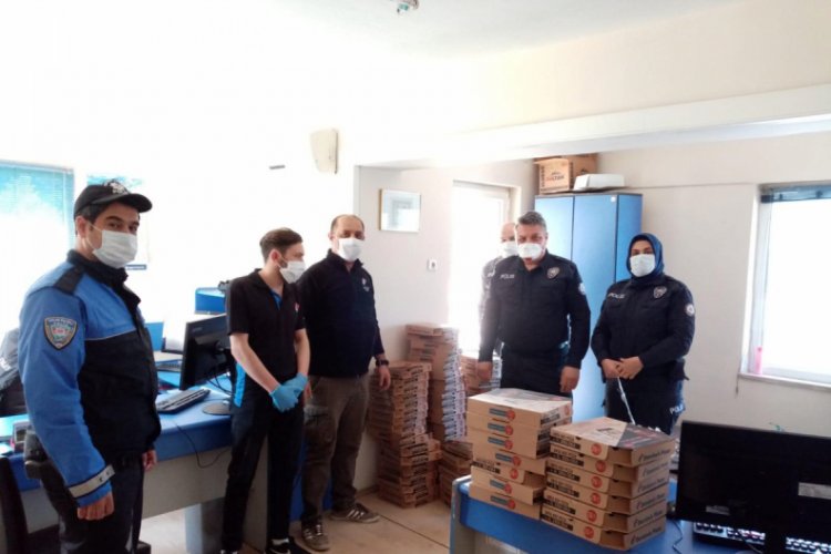 Bursa'da polislere pizza jesti Bursa Haberleri Bölge Haberleri