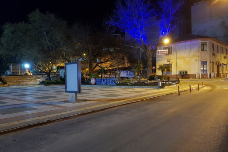 Bursa'da cadde ve sokaklar boş kaldı