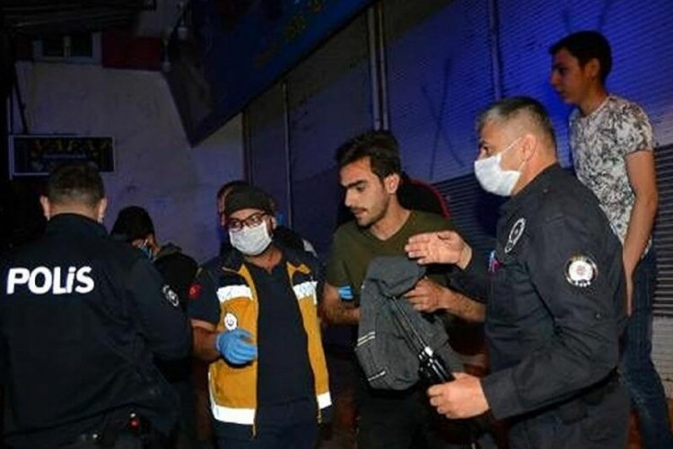 Adana'da ekmek sırasında bı&ccedil;aklanarak yaralandı