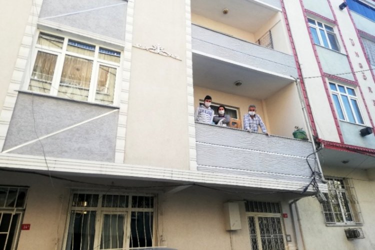Koronavir&uuml;s karantinasındaki aile yetkililerden yardım istedi