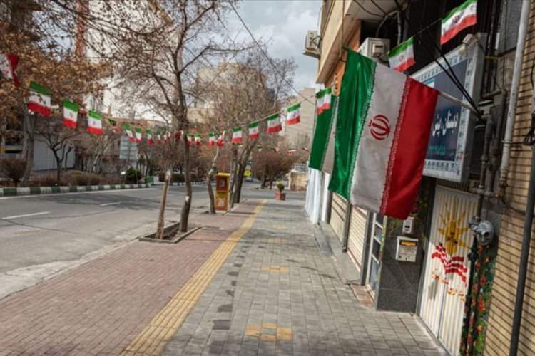 İran'da bazı işletmeler ve devlet kurumları faaliyetlerine tekrar başladı