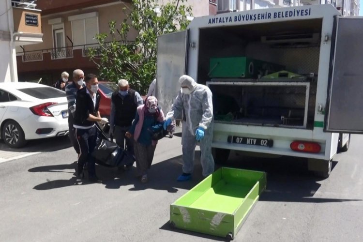 Yaşlı adam evinde &ouml;l&uuml; bulundu
