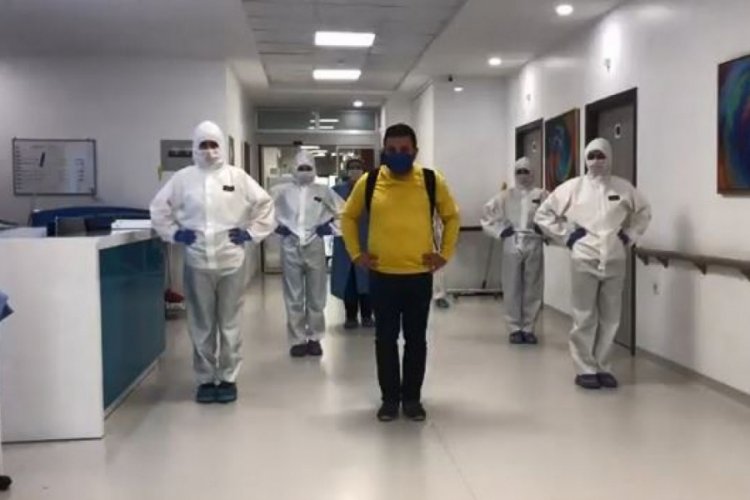 Koronayı yendi, penguen dansıyla taburcu oldu