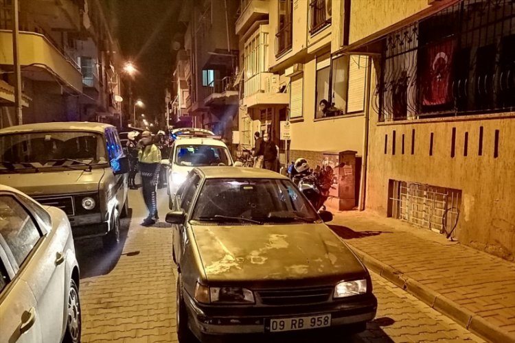 Alkoll&uuml; ara&ccedil; kullanan ve sokağa &ccedil;ıkma yasağını ihlal eden s&uuml;r&uuml;c&uuml;ye ceza