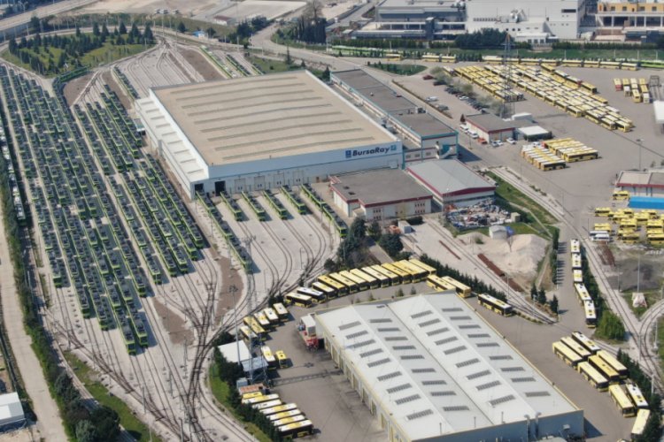 Bursa'da park halindeki otob&uuml;s ve metro vagonu havadan g&ouml;r&uuml;nt&uuml;lendi