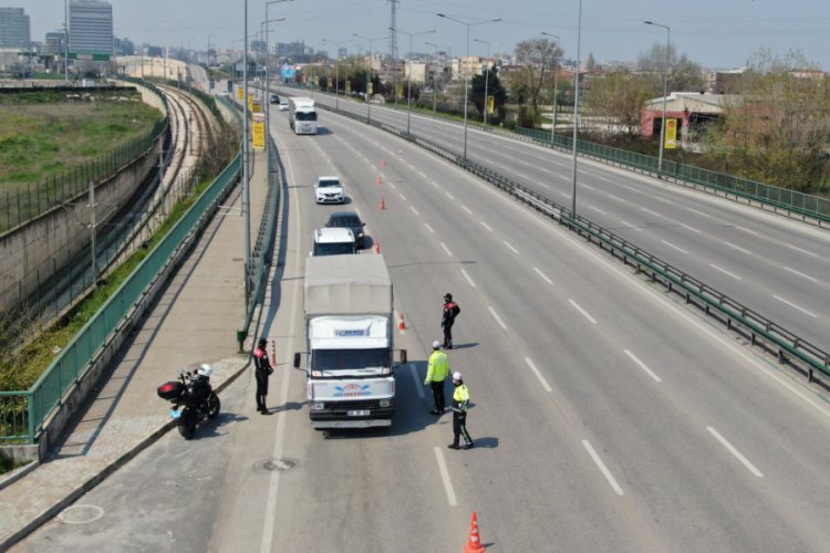 Bursa'da polis sokağa &ccedil;ıkma yasağını delenlere acımadı
