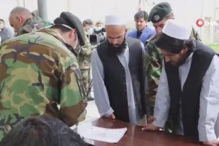 Taliban 20 Afgan esiri serbest bırakıyor