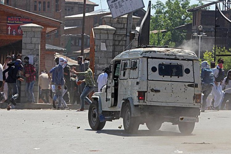 Hindistan ile Pakistan arasında &ccedil;atışma