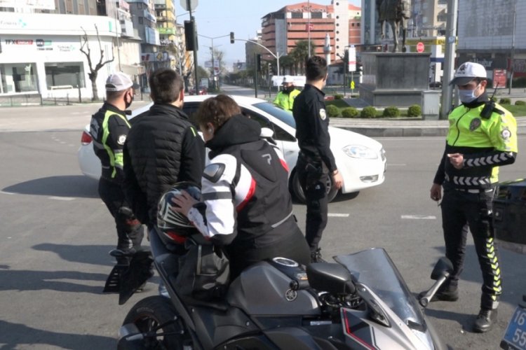 Bursa'da motosikletli gen&ccedil;ler yasağa rağmen şehir turu attılar