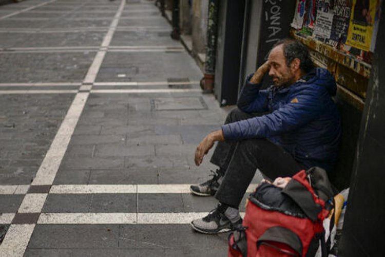Sokakta kalan evsiz &ouml;l&uuml;me terk edildi