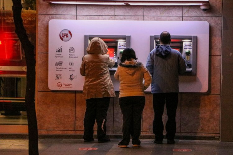 Antalya'da yasak kalkınca sokaklar doldu