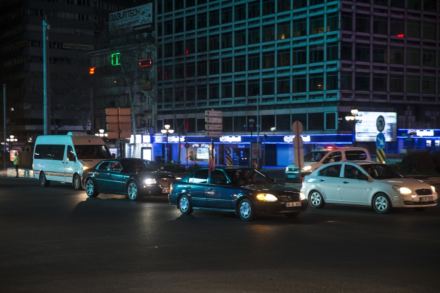 Başkentte bazı kişiler ara&ccedil;larıyla trafiğe &ccedil;ıktı