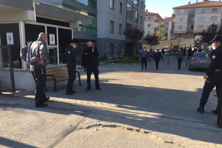Apartmanda &ccedil;ıkan yangın paniğe neden oldu