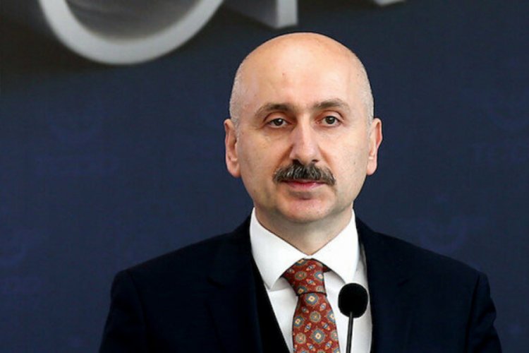Bakan Karaismailoğlu, maskelerin paketlendiği merkezi ziyaret etti